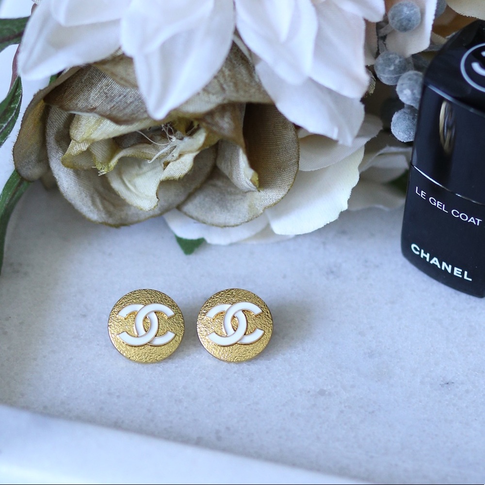 Authentic Chanel button stud earrings - White gold